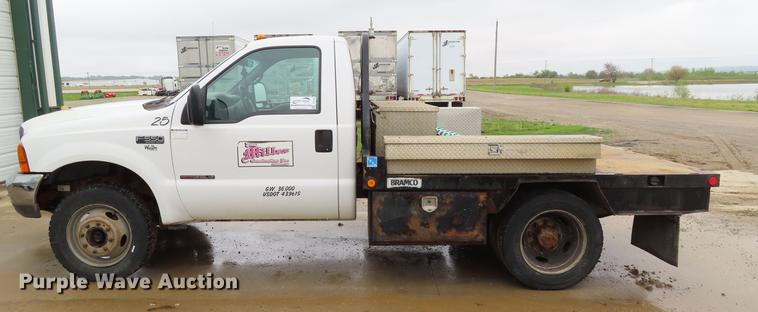 image for item DF7830 2000 Ford F550 flatbed truck