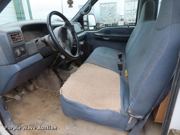 image for item DF7830 2000 Ford F550 flatbed truck