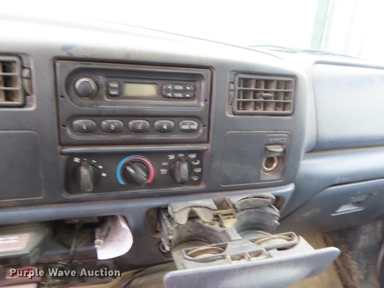 image for item DF7830 2000 Ford F550 flatbed truck