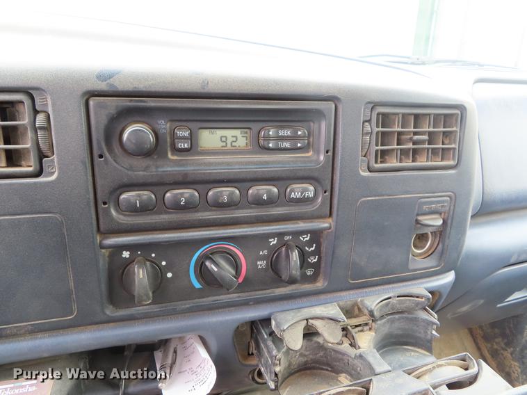 image for item DF7830 2000 Ford F550 flatbed truck