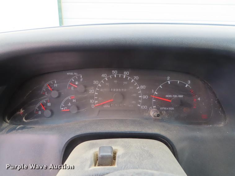 image for item DF7830 2000 Ford F550 flatbed truck