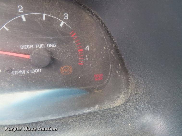 image for item DF7830 2000 Ford F550 flatbed truck