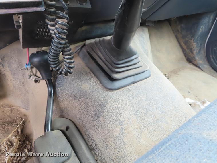 image for item DF7830 2000 Ford F550 flatbed truck