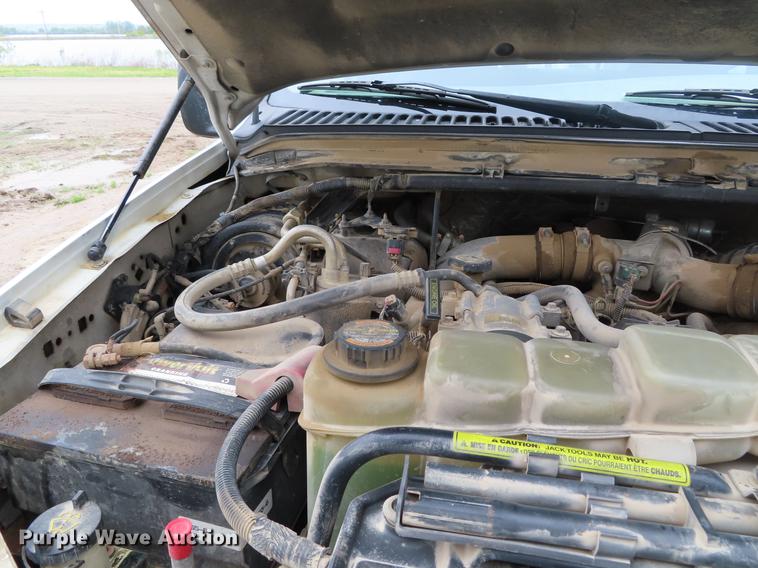 image for item DF7830 2000 Ford F550 flatbed truck