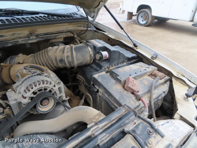 image for item DF7830 2000 Ford F550 flatbed truck