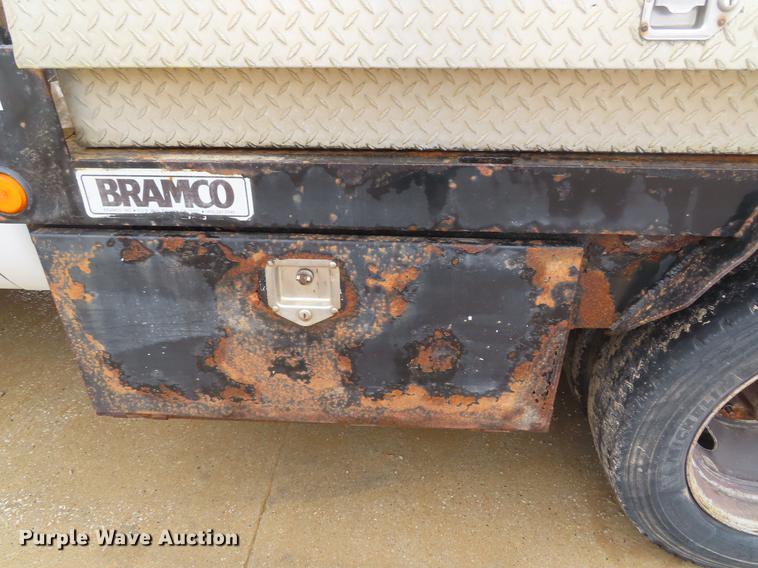 image for item DF7830 2000 Ford F550 flatbed truck