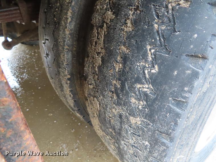 image for item DF7830 2000 Ford F550 flatbed truck