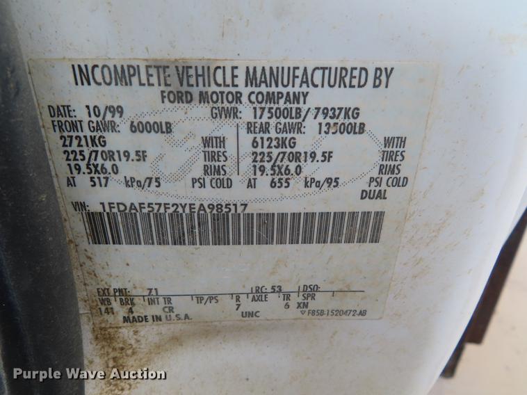 image for item DF7830 2000 Ford F550 flatbed truck