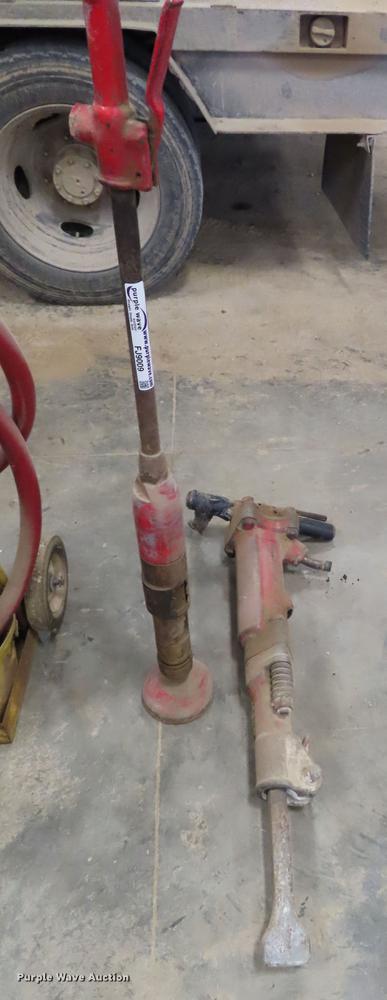 image for item FJ9009 Pneumatic tamper and jack hammer