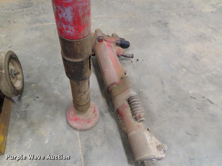 image for item FJ9009 Pneumatic tamper and jack hammer