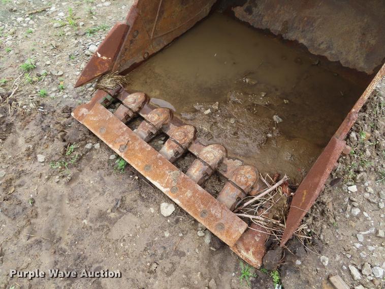 image for item FJ9022 2015 Geith excavator bucket