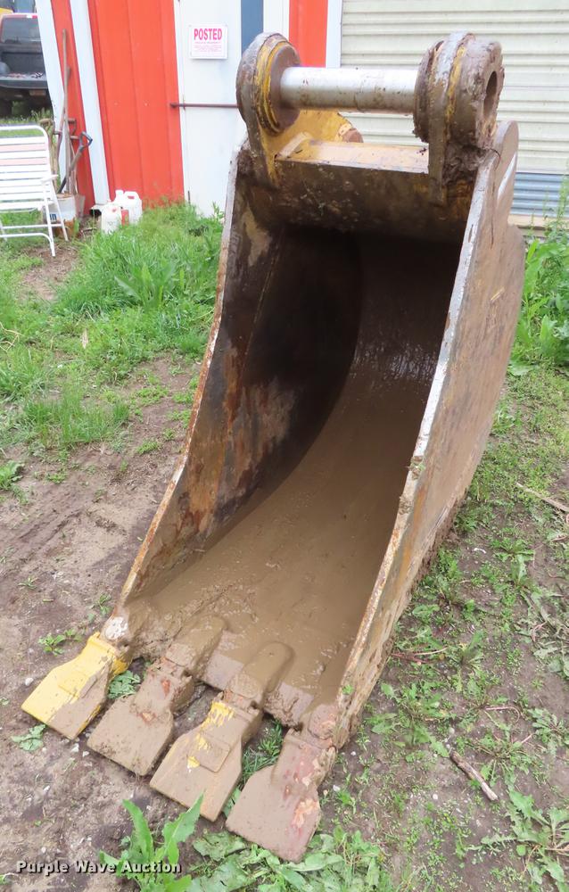 image for item FJ9057 Caterpillar excavator bucket