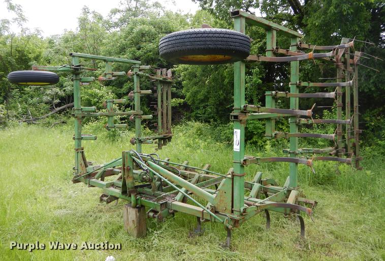 image for item DC0226 John Deere field cultivator