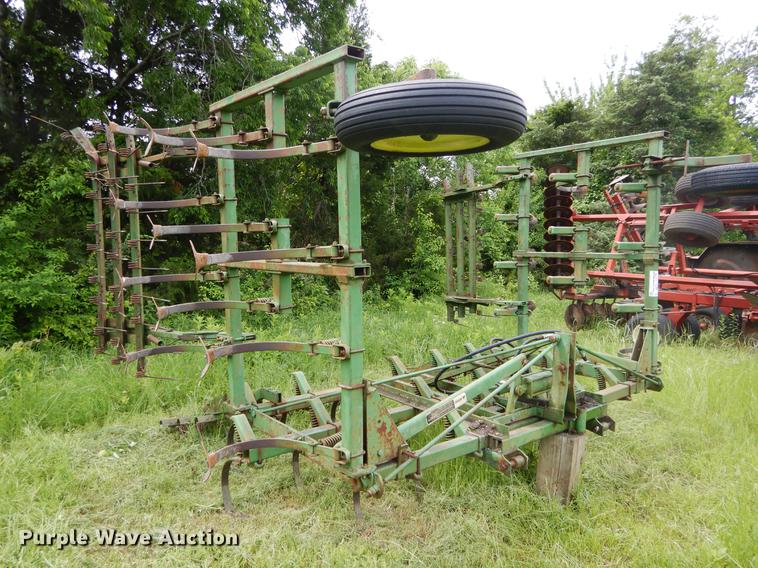 image for item DC0226 John Deere field cultivator