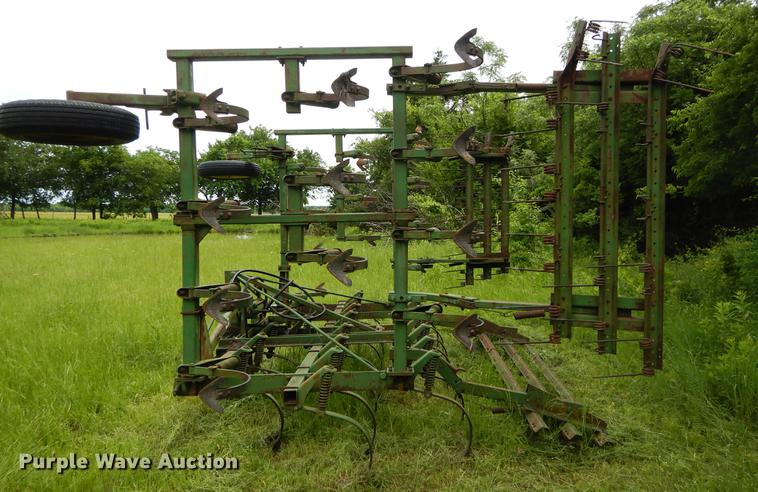image for item DC0226 John Deere field cultivator