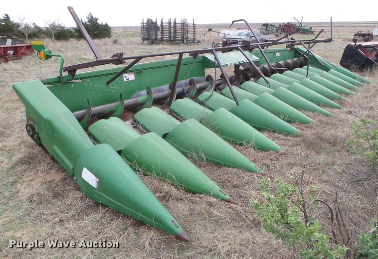 image for item DC5209 John Deere 1243 corn head