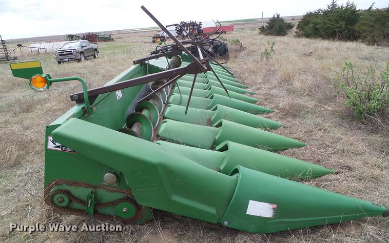 image for item DC5209 John Deere 1243 corn head