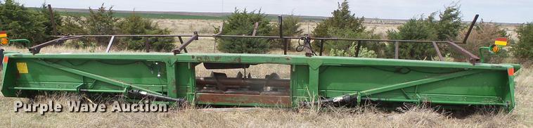 image for item DC5209 John Deere 1243 corn head
