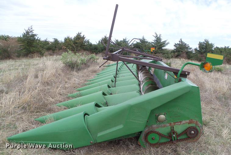 image for item DC5209 John Deere 1243 corn head