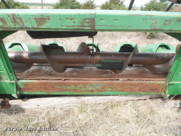 image for item DC5209 John Deere 1243 corn head