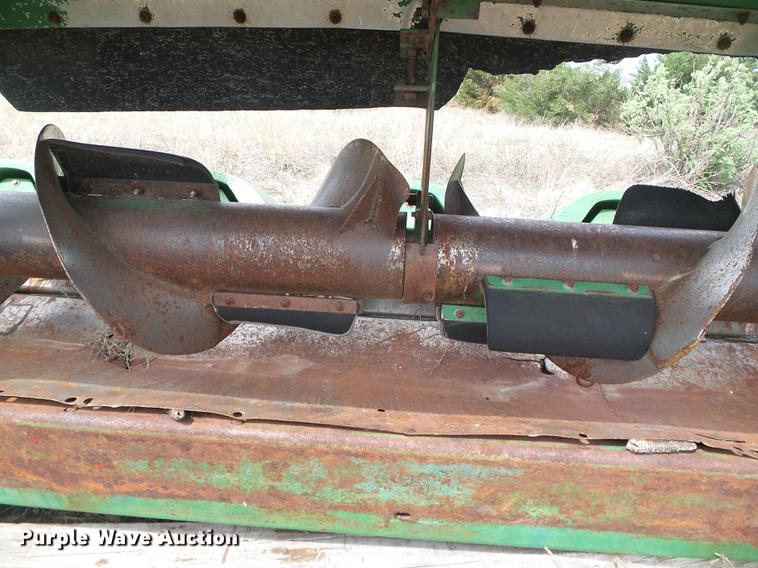 image for item DC5209 John Deere 1243 corn head