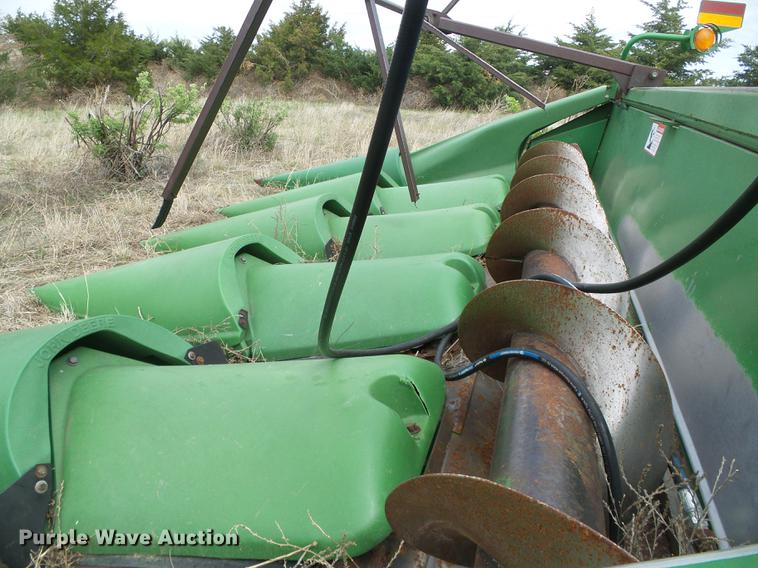 image for item DC5209 John Deere 1243 corn head