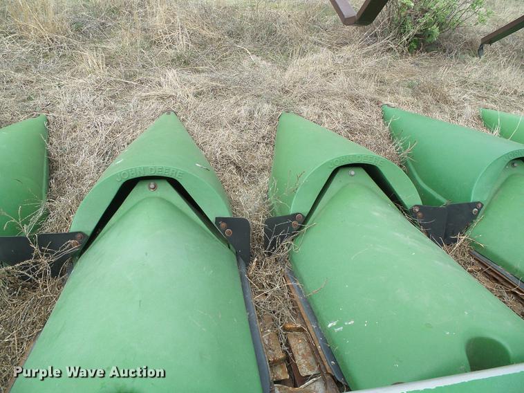 image for item DC5209 John Deere 1243 corn head