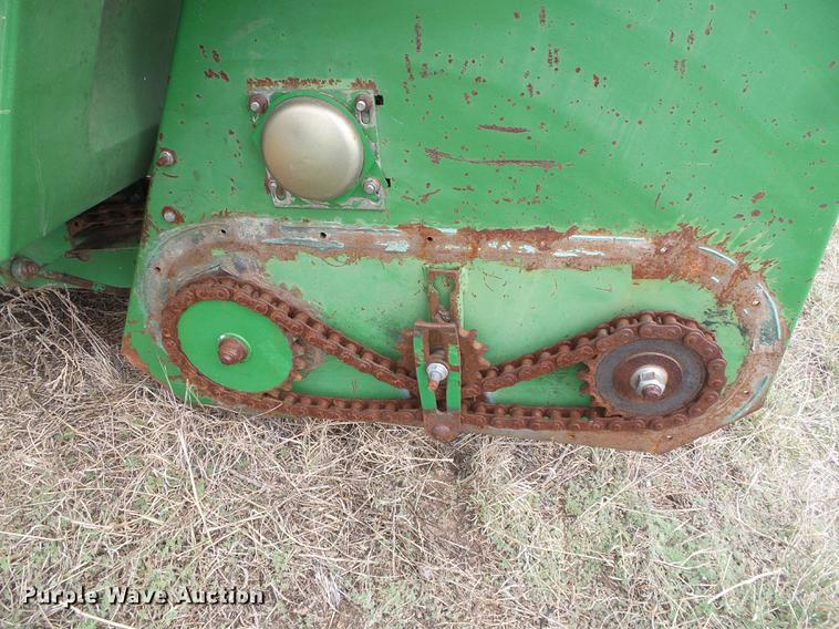 image for item DC5209 John Deere 1243 corn head