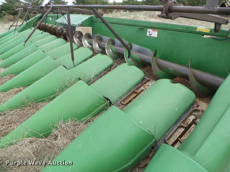 image for item DC5209 John Deere 1243 corn head