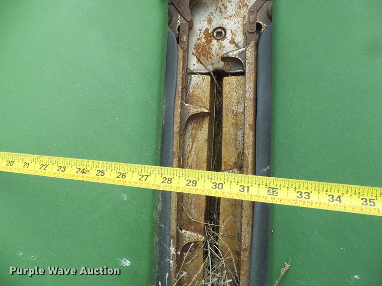 image for item DC5209 John Deere 1243 corn head