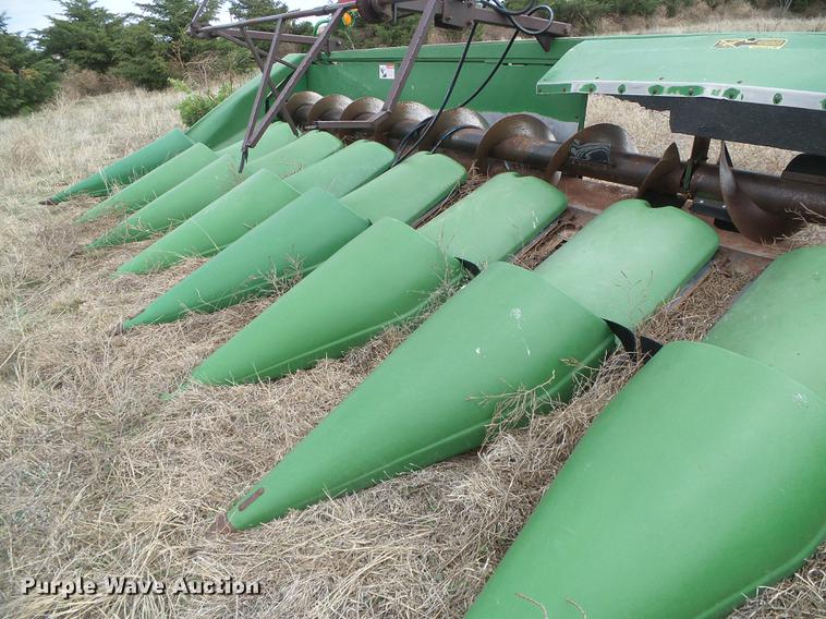 image for item DC5209 John Deere 1243 corn head
