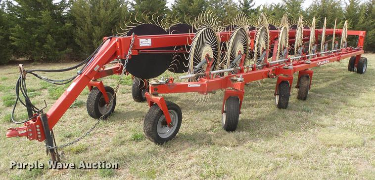 image for item DC5212 Farm King Easy Rake SS18 hay rake
