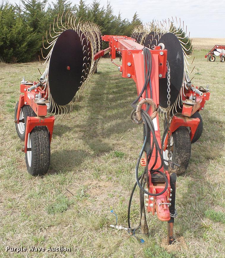 image for item DC5212 Farm King Easy Rake SS18 hay rake