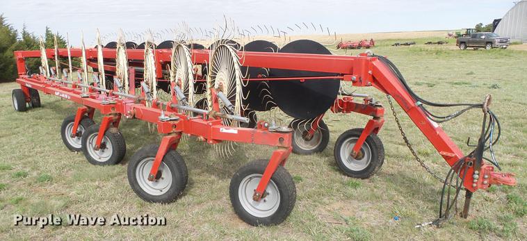 image for item DC5212 Farm King Easy Rake SS18 hay rake
