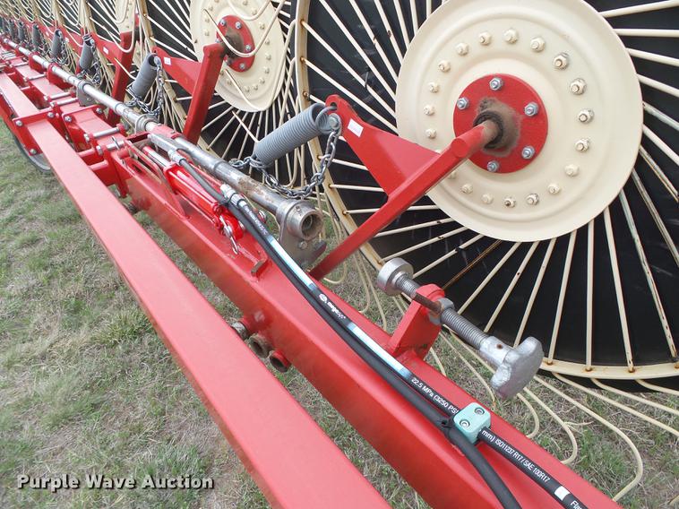 image for item DC5212 Farm King Easy Rake SS18 hay rake