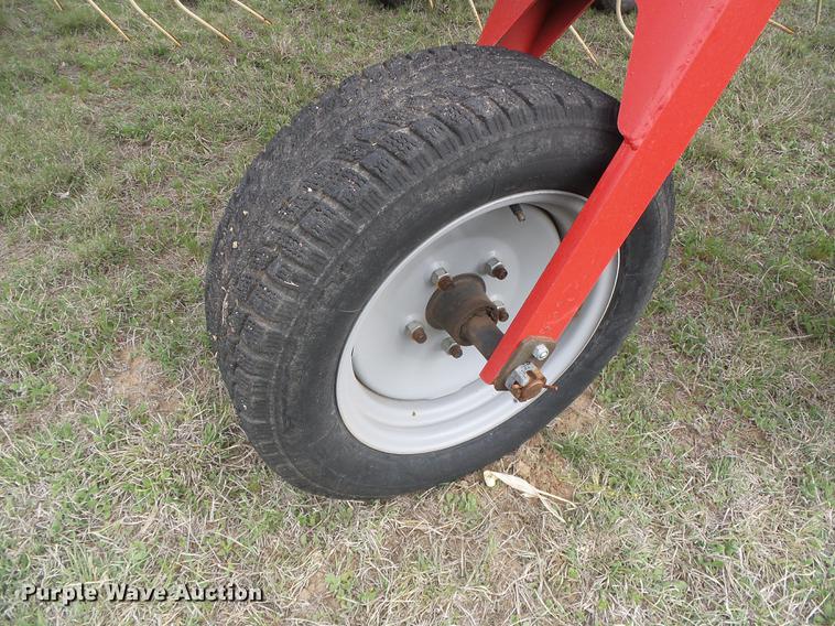 image for item DC5212 Farm King Easy Rake SS18 hay rake