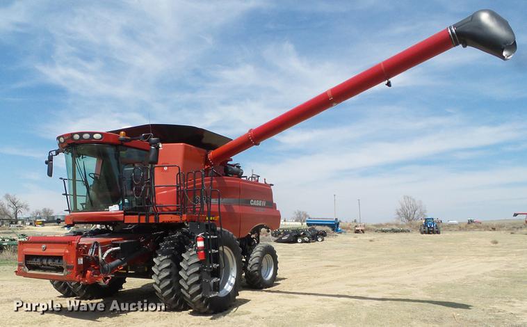 image for item DC5242 2011 Case IH 8120 combine