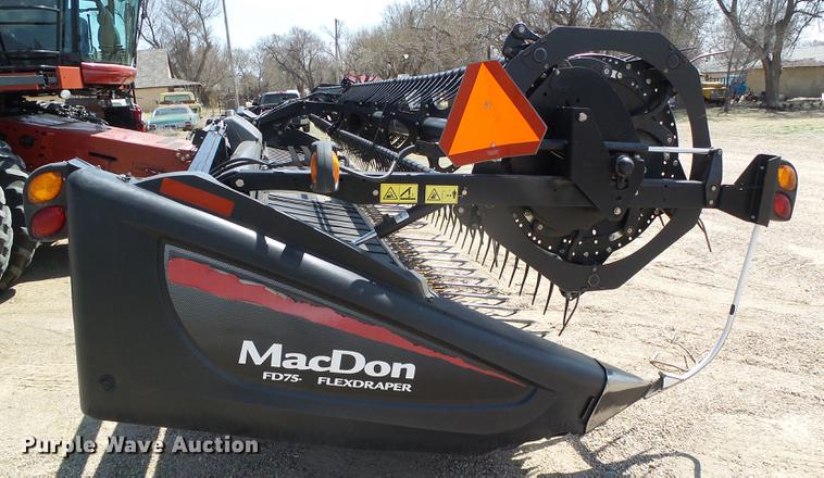 image for item DC5243 2013 MacDon FD75 flex draper head