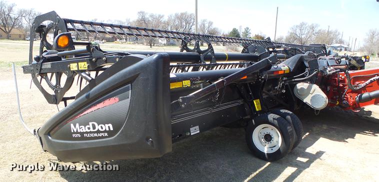 image for item DC5243 2013 MacDon FD75 flex draper head