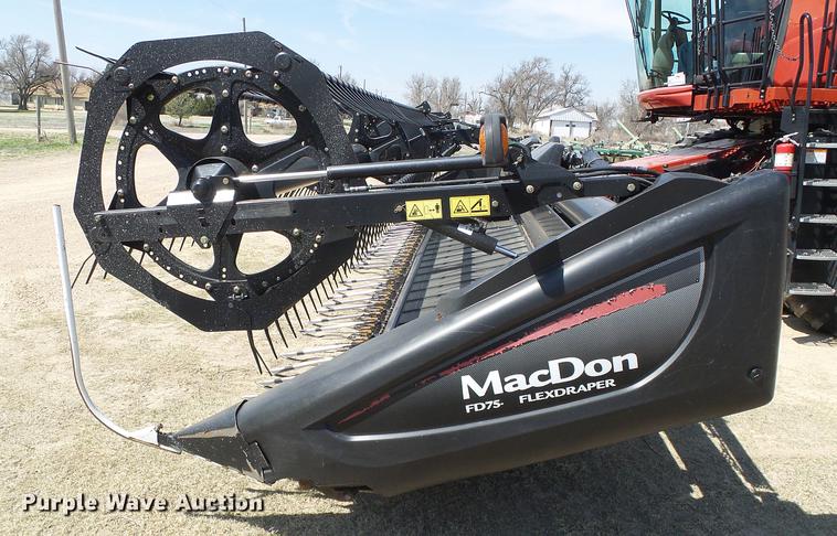 image for item DC5243 2013 MacDon FD75 flex draper head