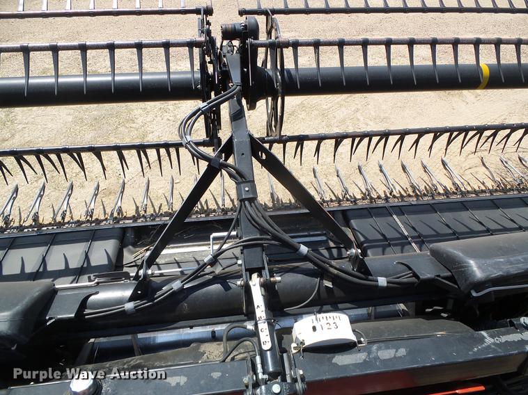image for item DC5243 2013 MacDon FD75 flex draper head