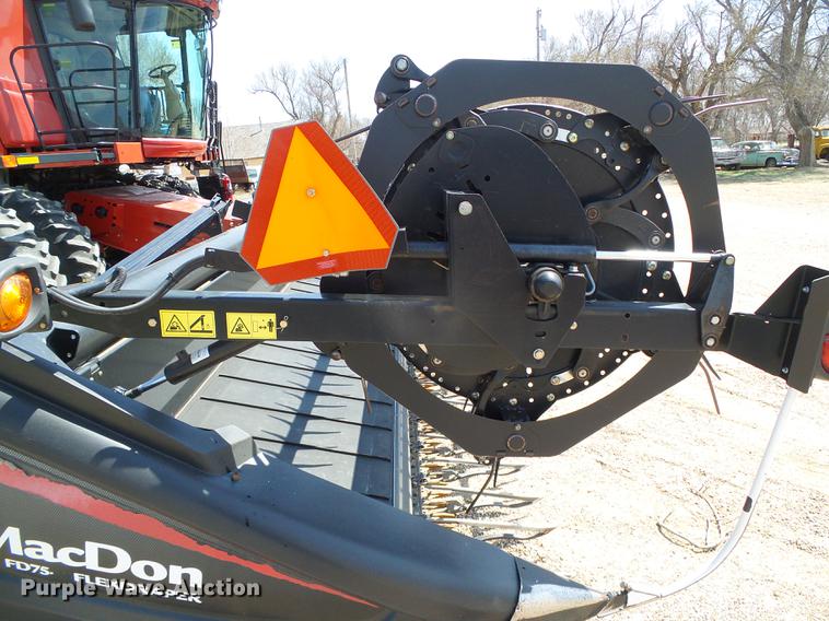 image for item DC5243 2013 MacDon FD75 flex draper head