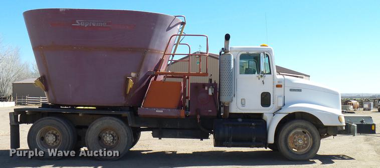 image for item DD6022 1999 International 9100 vertical feed mixer truck
