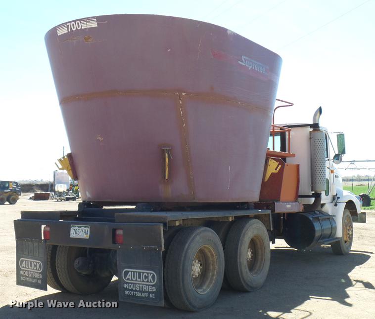image for item DD6022 1999 International 9100 vertical feed mixer truck
