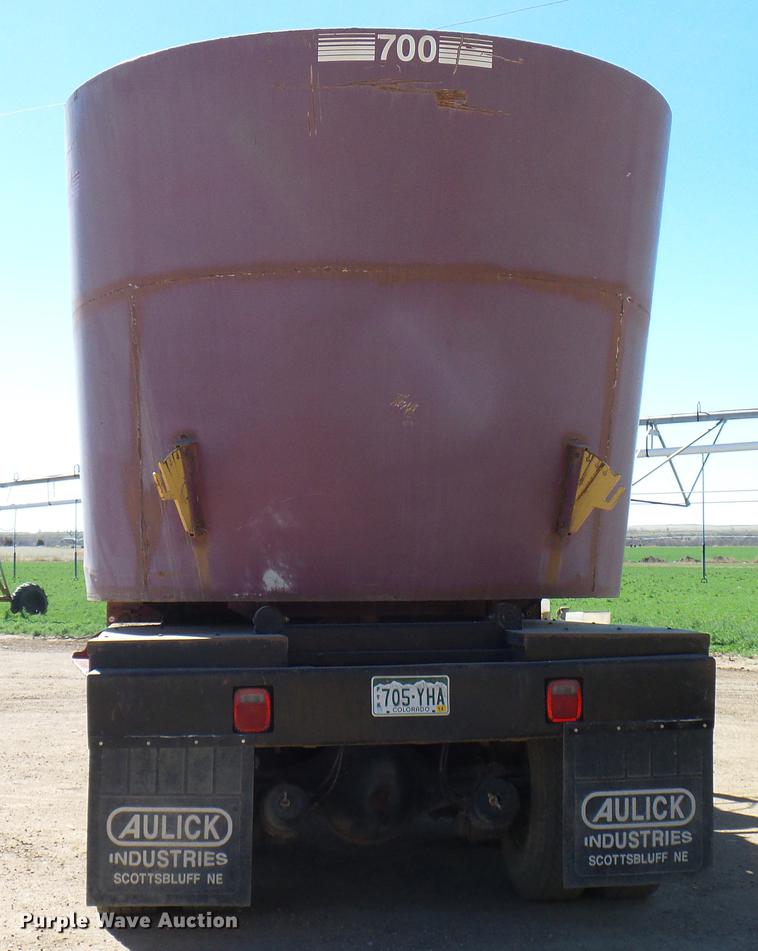 image for item DD6022 1999 International 9100 vertical feed mixer truck