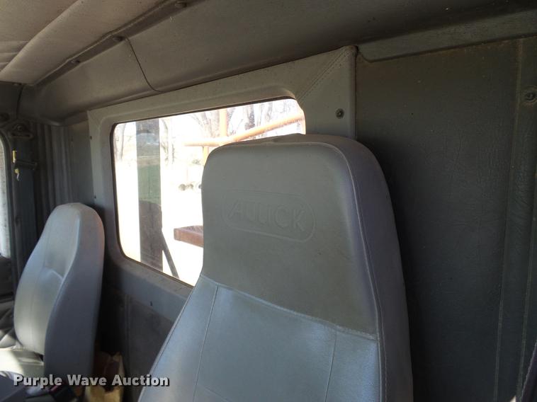 image for item DD6022 1999 International 9100 vertical feed mixer truck