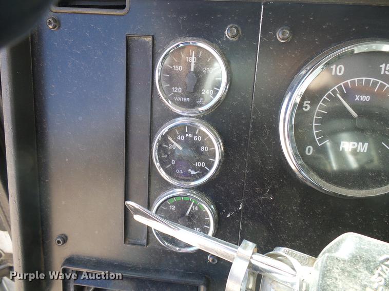 image for item DD6022 1999 International 9100 vertical feed mixer truck