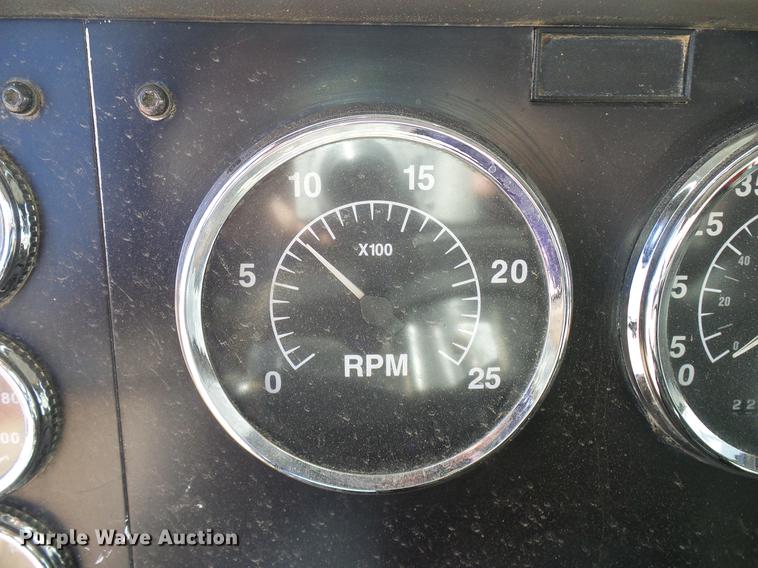 image for item DD6022 1999 International 9100 vertical feed mixer truck