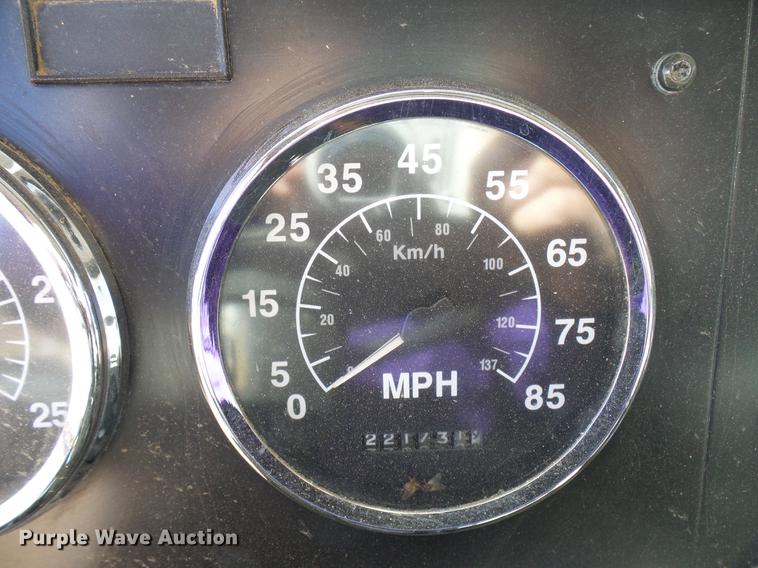 image for item DD6022 1999 International 9100 vertical feed mixer truck