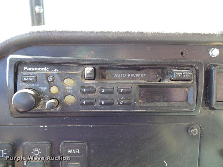 image for item DD6022 1999 International 9100 vertical feed mixer truck